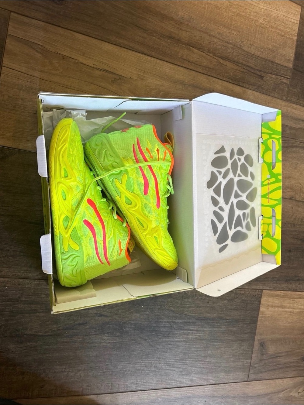 Lamelo Ball mb.04 neon green